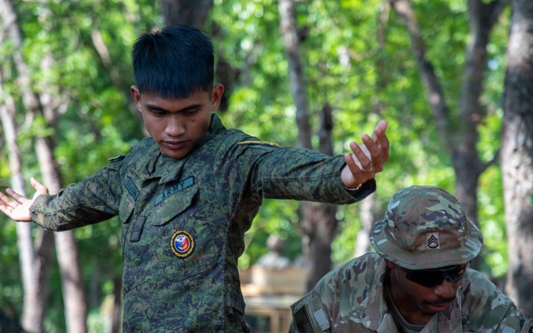 U.S. and Philippine Soldiers Conduct Detainee Collection Point Training