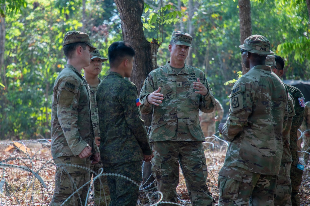 U.S. and Philippine Soldiers Conduct Detainee Collection Point Training