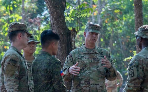 U.S. and Philippine Soldiers Conduct Detainee Collection Point Training