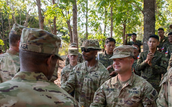 U.S. and Philippine Soldiers Conduct Detainee Collection Point Training