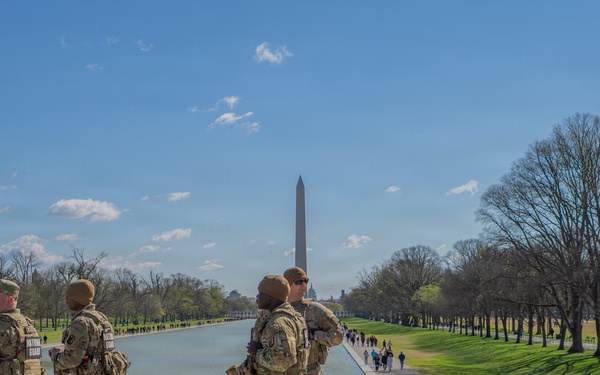 Mississippi National Guard Soldiers patrol at the Lincoln Memorial