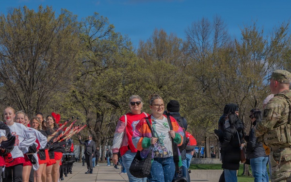 Mississippi National Guard Soldiers patrol at the Lincoln Memorial