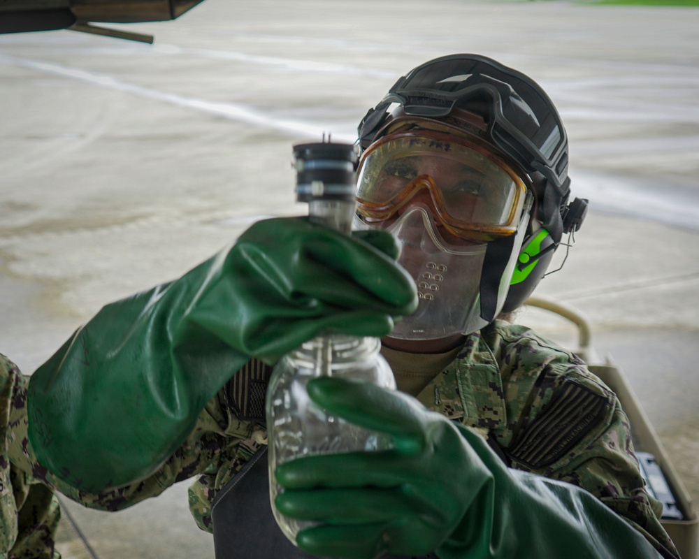 VP-26 Tridents Conduct Routine Maintenance