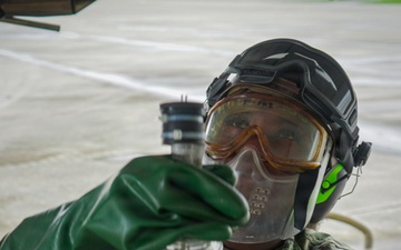 VP-26 Tridents Conduct Routine Maintenance