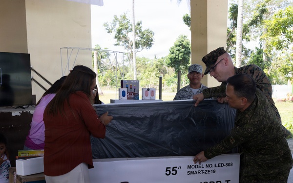 Balikatan 2026: Tinib-Calangcusan Elementary School hosts a Bundle of Joy ceremony