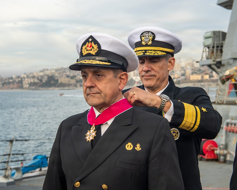 4th Fleet Presents Chilean Military Awards