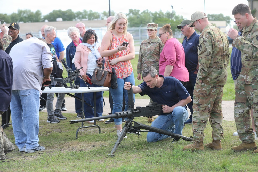 1-149th Attack Battalion Hosts a ESGR Boss Lift