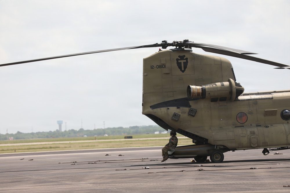 1-149th Attack Battalion Hosts a ESGR Boss Lift