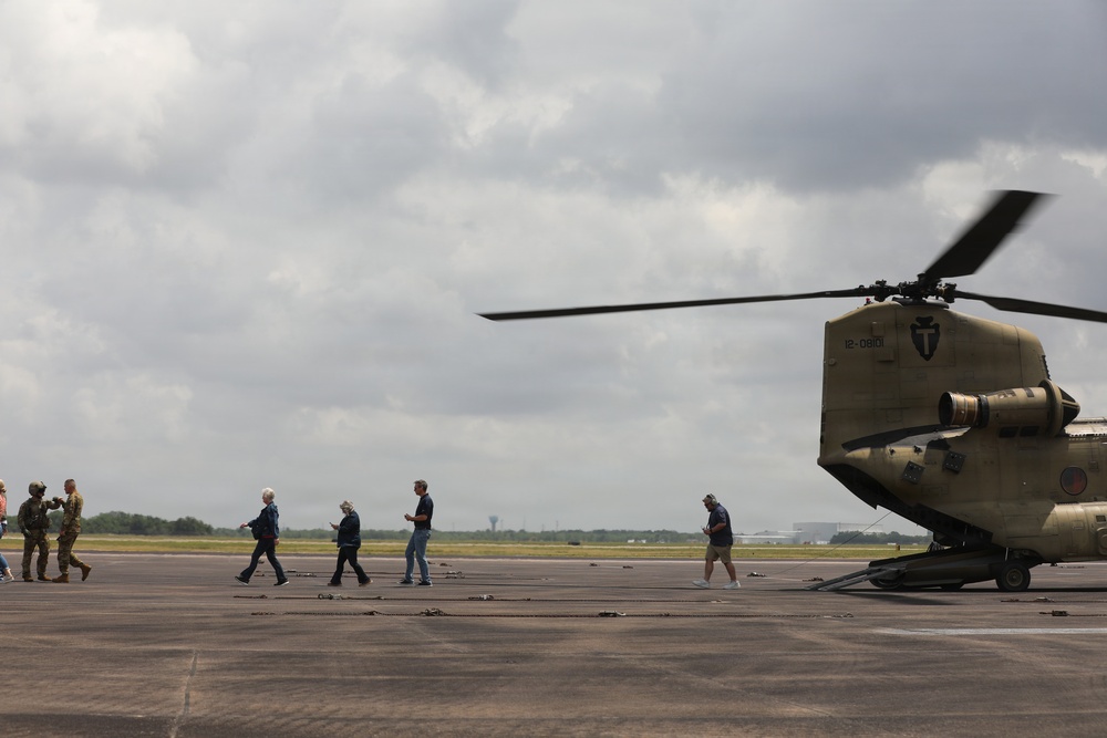 1-149th Attack Battalion Hosts a ESGR Boss Lift