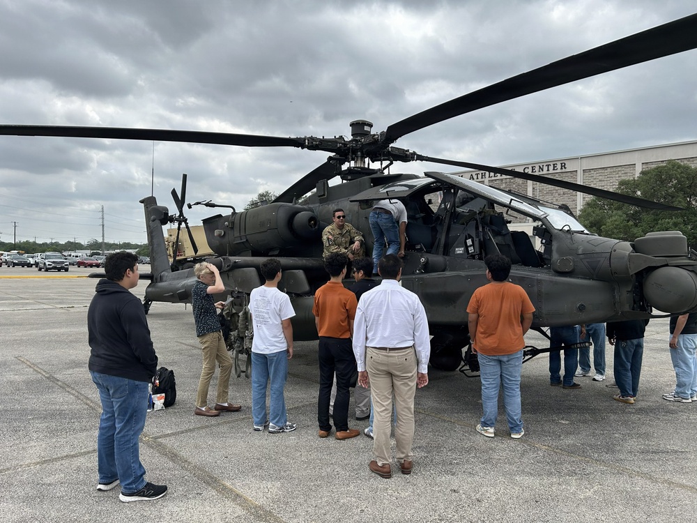 36th Combat Aviation Brigade Participates in Fiesta San Antonio