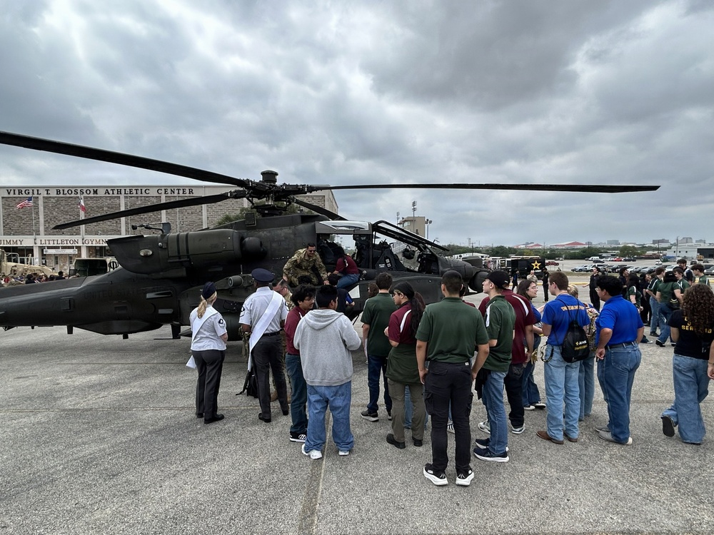 36th Combat Aviation Brigade Participates in Fiesta San Antonio