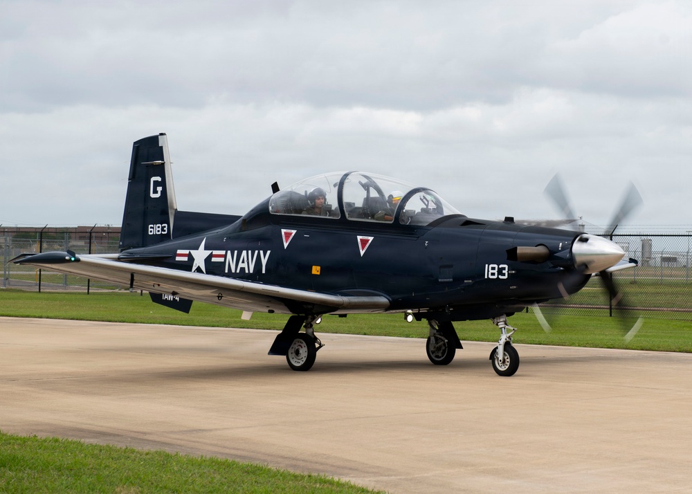 T-6B Taxis to Lone Star Flight Museum