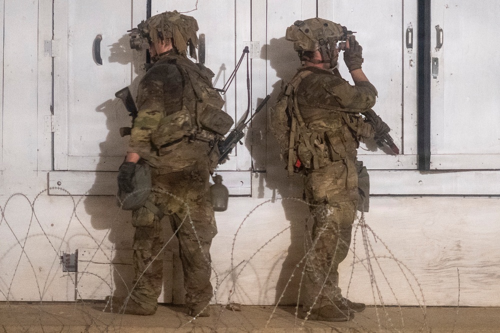101st Rakkasans Conduct Night MOUT Assault at JRTC