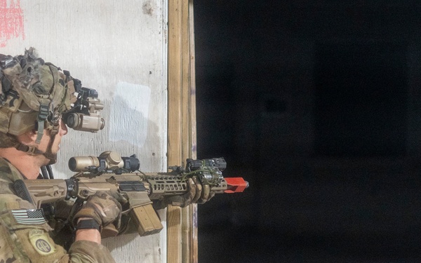 101st Rakkasans Conduct Night MOUT Assault at JRTC