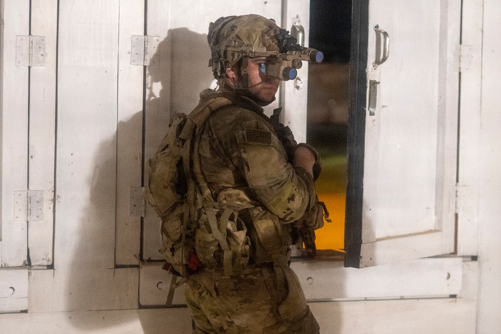 101st Rakkasans Conduct Night MOUT Assault at JRTC