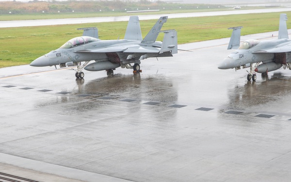 Adm. Steve Koehler visits MCAS Iwakuni