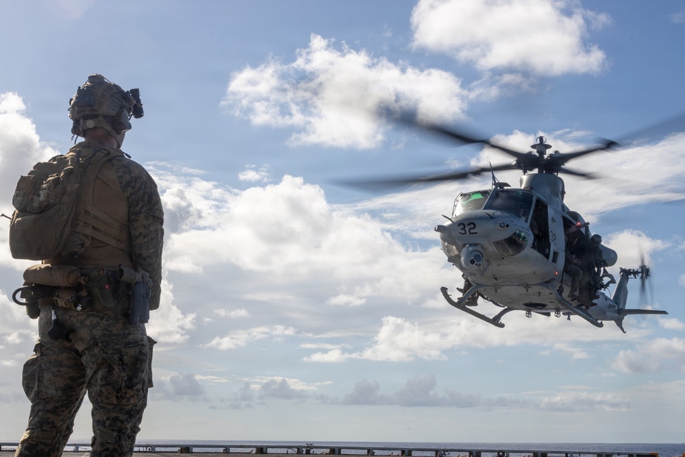 22nd MEU(SOC) | Marines and U.S. Coast Guard Fast Rope Aboard USS Fort Lauderdale