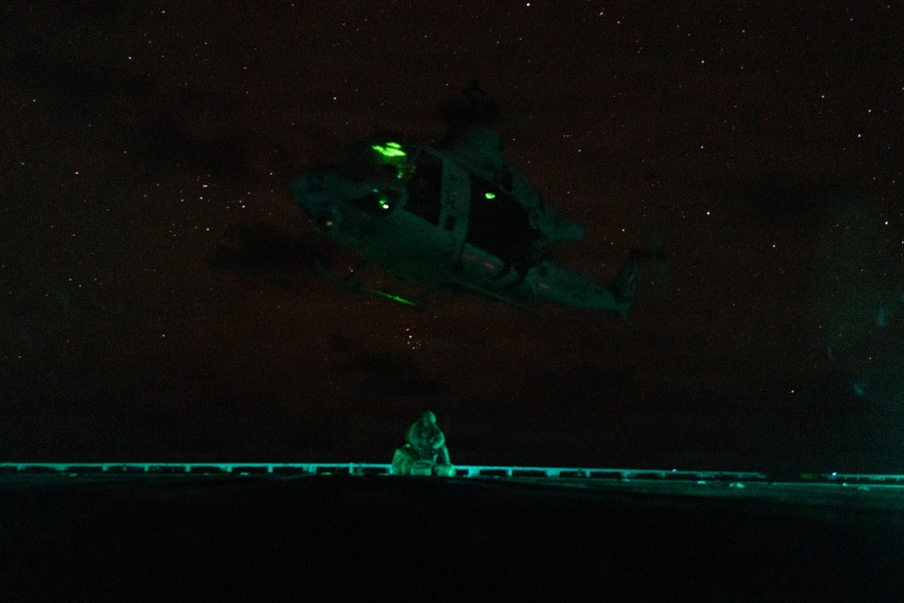 22nd MEU(SOC) | Marines and U.S. Coast Guard Fast Rope Aboard USS Fort Lauderdale