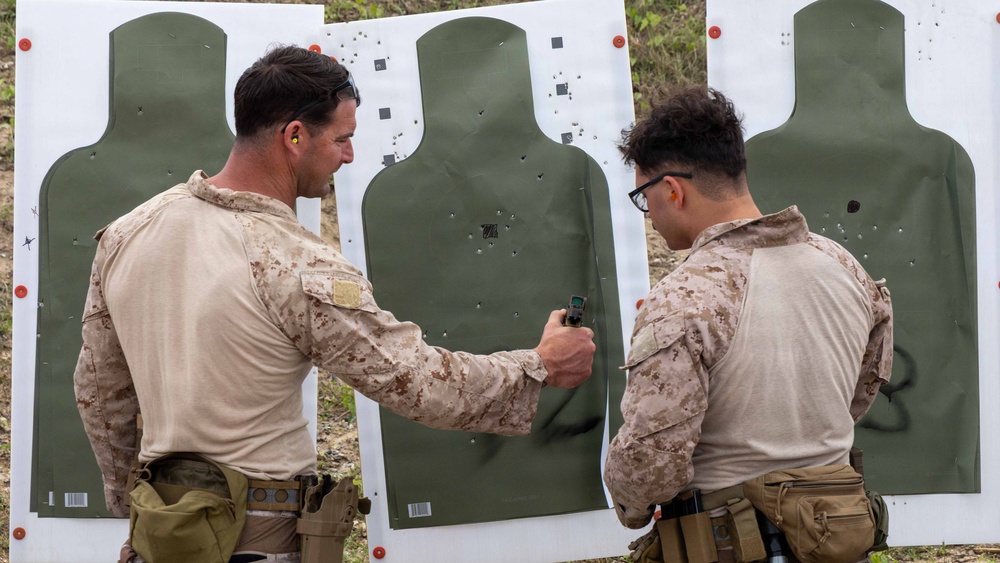 24th MEU MRF conduct Rifle and Pistol Drills