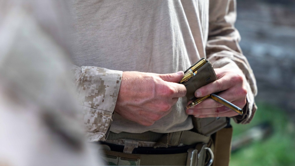 24th MEU MRF conduct Rifle and Pistol Drills