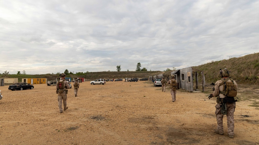 24th MEU MRF conduct Rifle and Pistol Drills