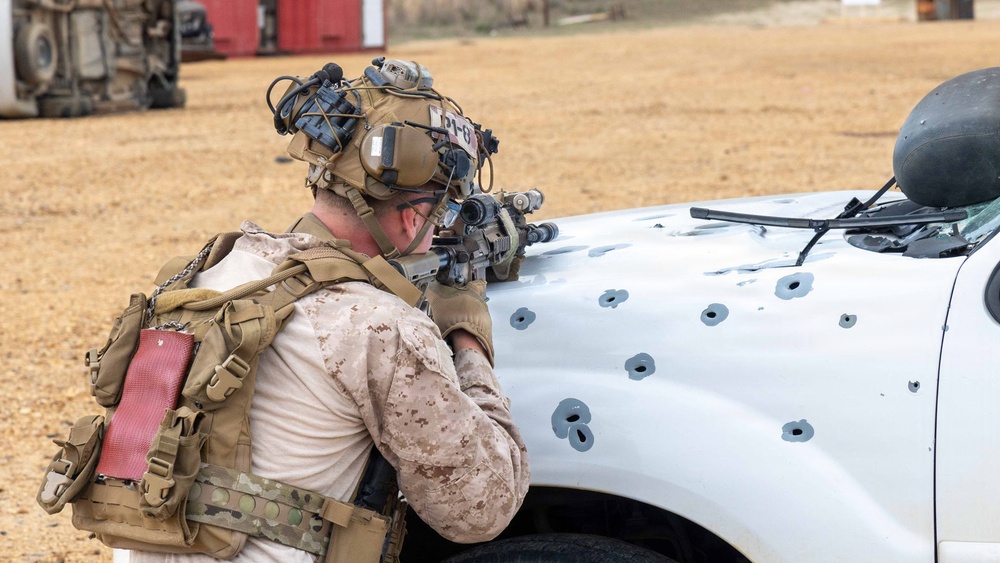 24th MEU MRF conduct Rifle and Pistol Drills