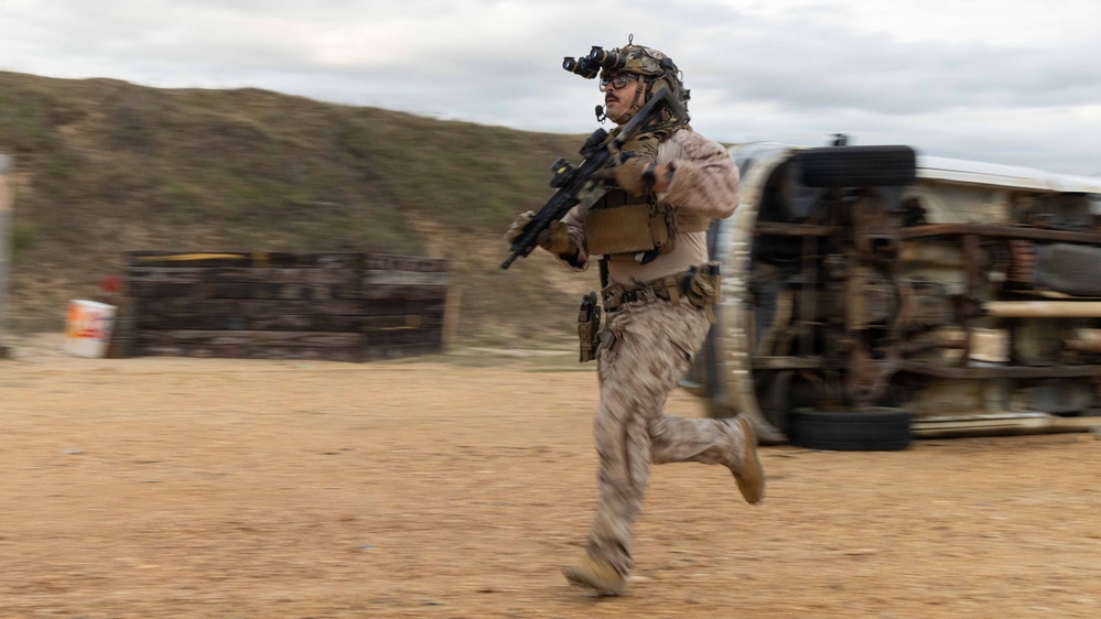 24th MEU MRF conduct Rifle and Pistol Drills