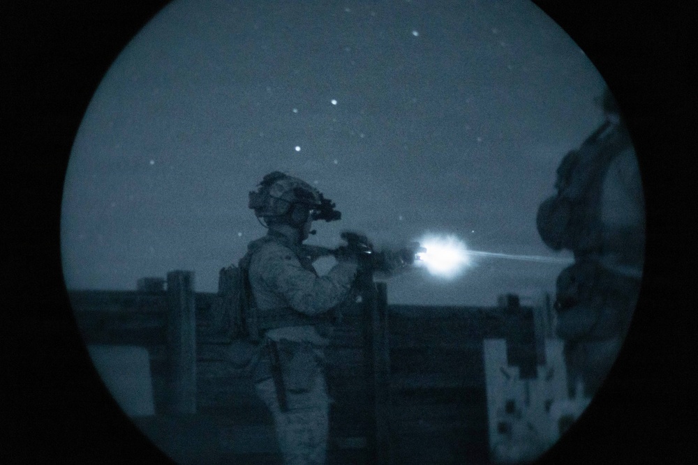 24th MEU MRF conduct Rifle and Pistol Drills