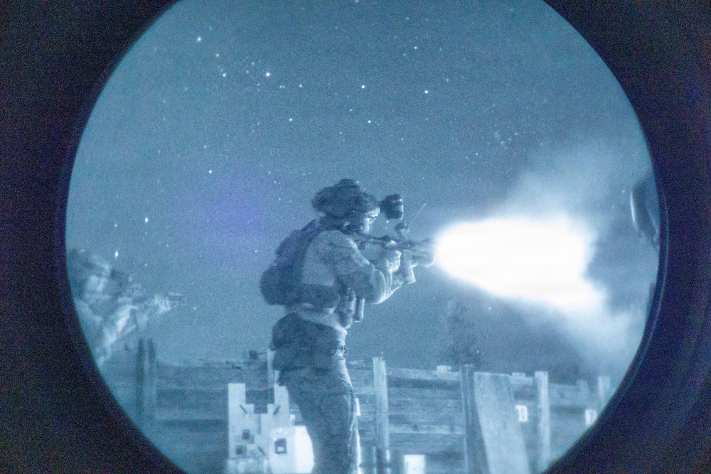 24th MEU MRF conduct Rifle and Pistol Drills