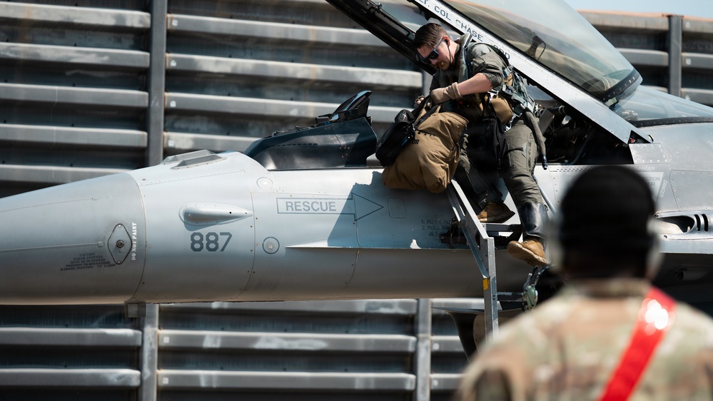 FF 26-1: 31 AEW Airman marshals 35 FS aircraft