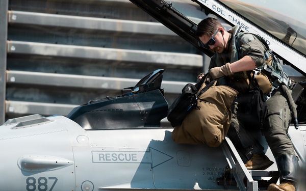 FF 26-1: 31 AEW Airman marshals 35 FS aircraft