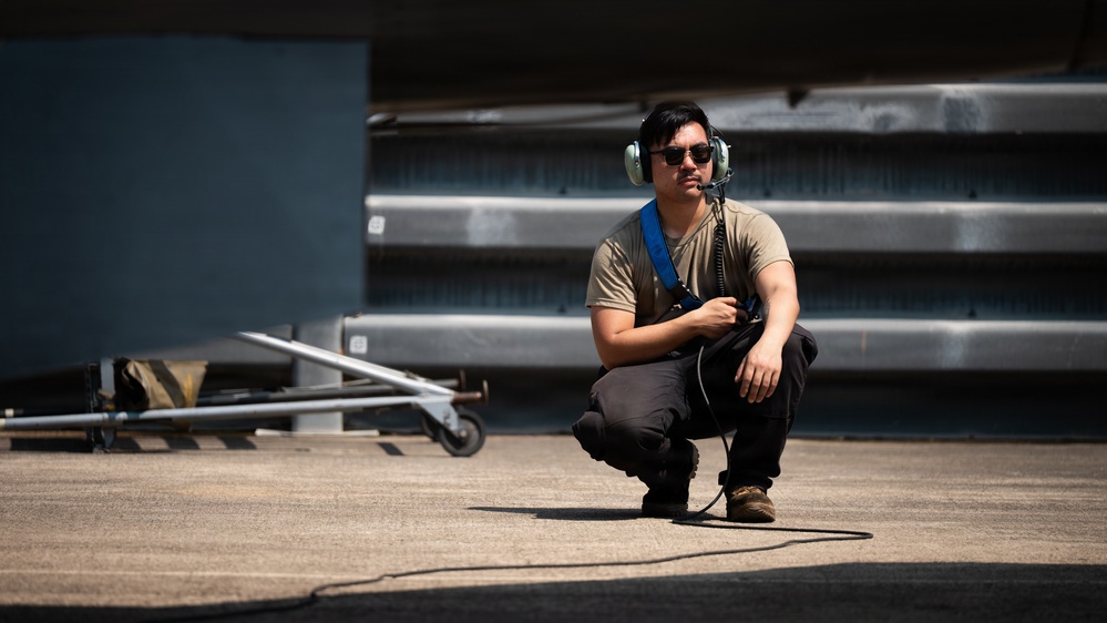 FF 26-1: 31 AEW Airman marshals 35 FS aircraft