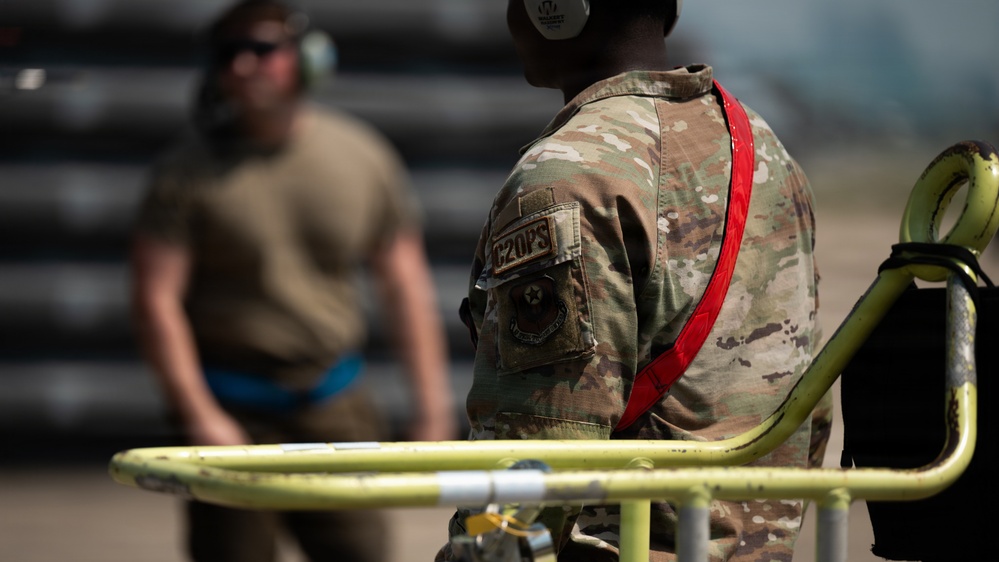 FF 26-1: 31 AEW Airman marshals 35 FS aircraft