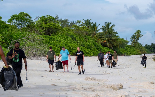 SAPR program hosts beach cleanup