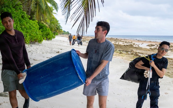 SAPR program hosts beach cleanup