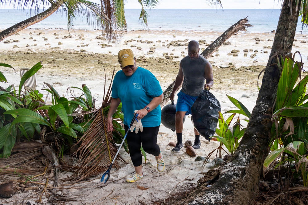 SAPR program hosts beach cleanup