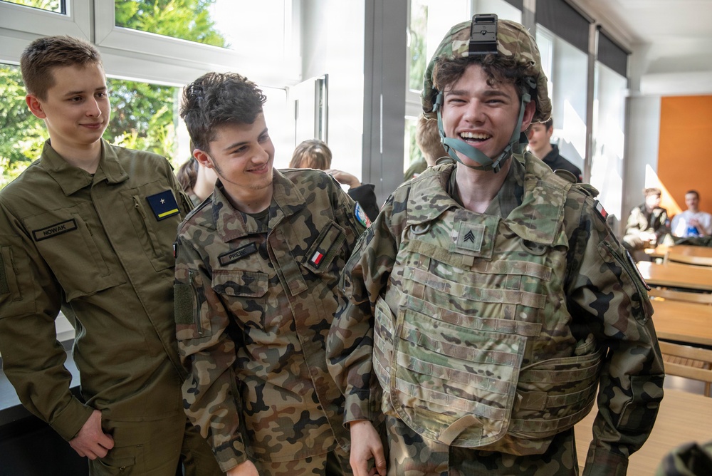 V Corp Soldiers participate in cultural exchange, educate students of Klasy Mundurowe in Poznan, Poland
