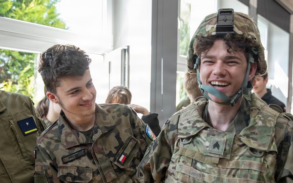 V Corp Soldiers participate in cultural exchange, educate students of Klasy Mundurowe in Poznan, Poland