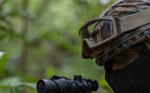 COMMSTRAT Marines conduct a field training exercise at Camp Hansen