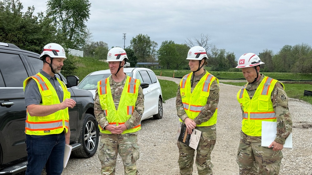 BG Gibbs visits St. Louis District