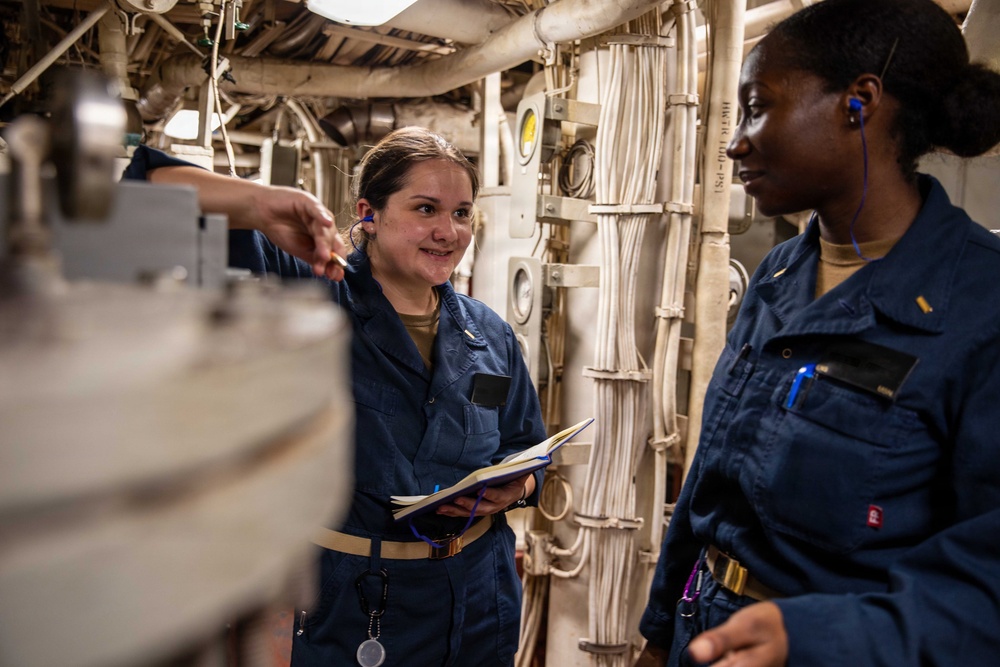 USS Mitscher (DDG 57) conducts underway operations