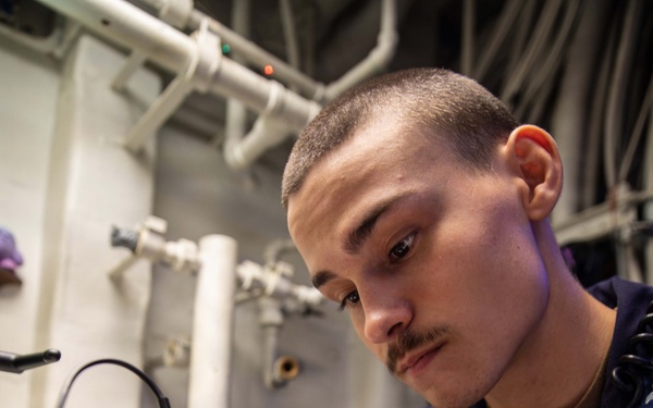 USS Mitscher (DDG 57) conducts underway operations