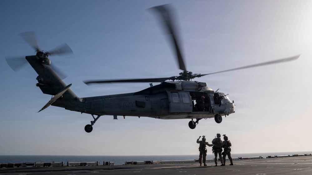 USS Tripoli Conducts Live-Hoist Training