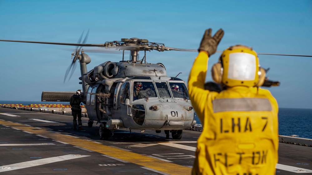 USS Tripoli Conducts Live-Hoist Training