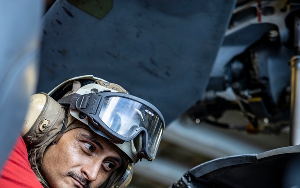 USS Iwo Jima Sailors Conduct MH-60S Seahawk Maintenance