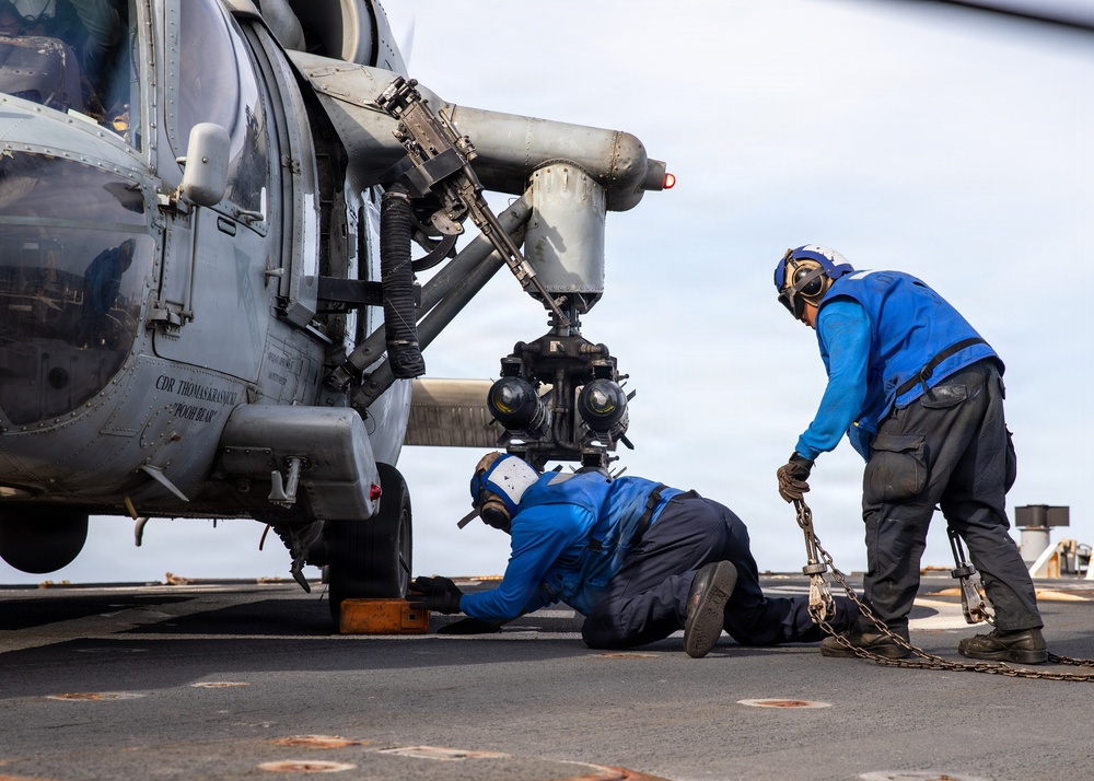 USS Mitscher (DDG 57) Conducts Flight Operations