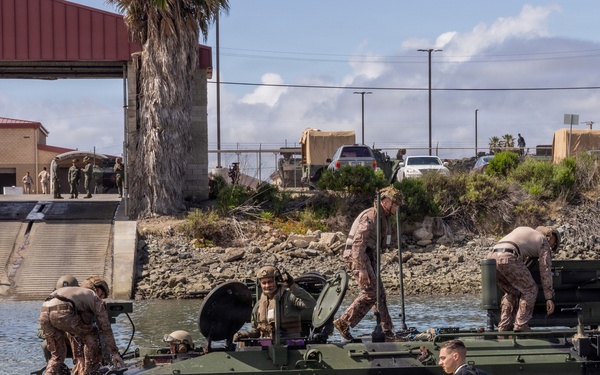 BLT 2/4 conducts ACV Water integration Training Program