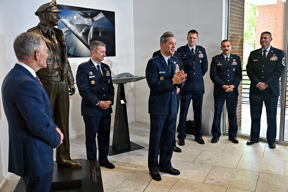 CSAF Wilsbach makes Doolittle Raiders toast