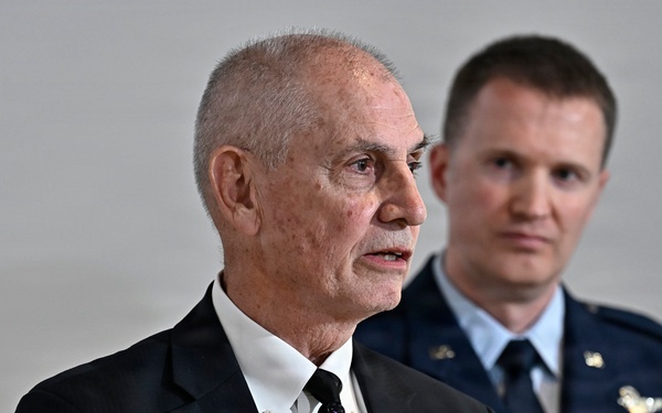 CSAF Wilsbach makes Doolittle Raiders toast