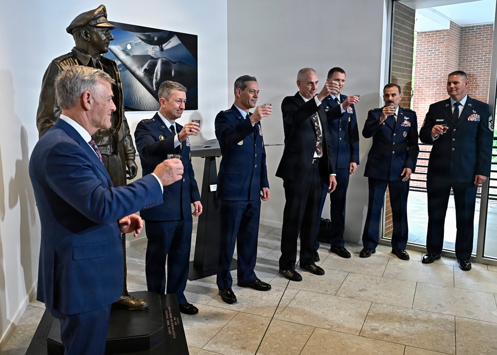 CSAF Wilsbach makes Doolittle Raiders toast